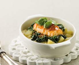 Lombos de pescada com espinafres e molho de tomate à portuguesa