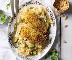 Salmone in crosta di mandorle con tagliatelle agli asparagi