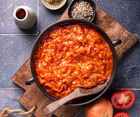 Tomato and onion gravy (South African)