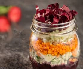 Insalata di verdure al bicchiere