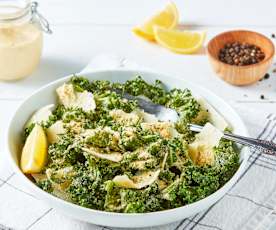 Salade César de Chou frisé avec chapelure au parmesan