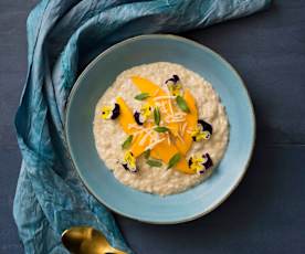 Coconut rice pudding with fresh mango