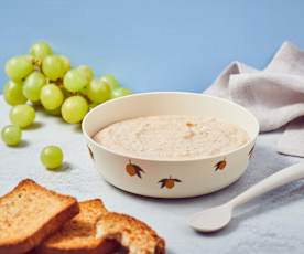 Zwieback-Milchbrei mit Trauben