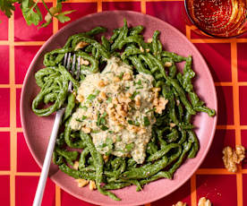 Spinatspätzle mit Walnuss-Sauce