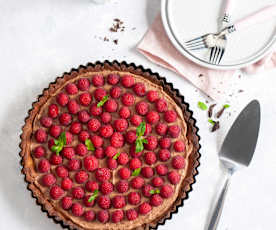 Tarta z czekoladowym kremem mascarpone i malinami