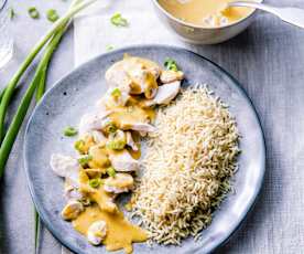 雞肉佐奶油蔬菜淋醬