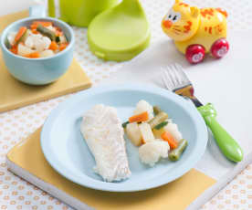 Filet z morszczuka z warzywami gotowanymi na parze (dla dzieci)
