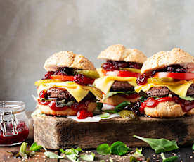 Hambúrgueres de feijão vegan com molho de mirtilos