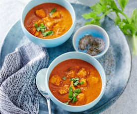 Ajvar-Sellerie-Cremesuppe mit Lachs