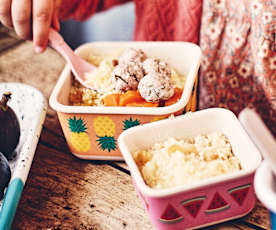 Boulettes de porc, semoule et carottes vapeur