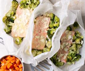 Cartocci di salmone e broccoli con patate dolci
