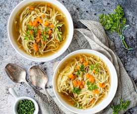 Rosół z kaczki i pieczonych warzyw (z osłoną noża miksującego)