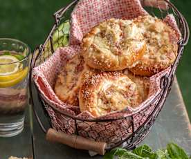 Drożdżówki z ricottą i rabarbarem