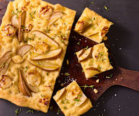 Birnen-Focaccia mit Ziegenkäse und Honig