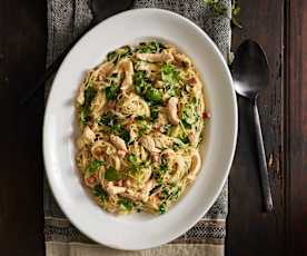 Aletria com frango e agrião