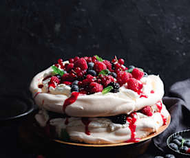 Karışık Orman Meyveli Pavlova