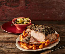 Schweinerücken mit schwarzer Pfeffer-Bröselkruste