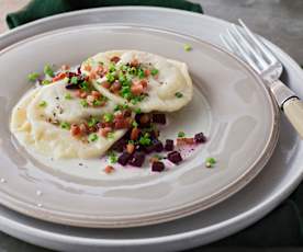 Wildschwein-Ravioli mit Specksauce