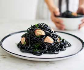 Linguine com salmão, queijo-creme e lima