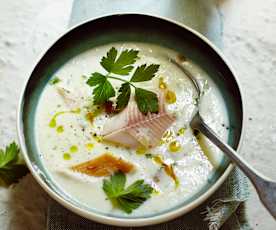 Meerrettichsuppe mit geräucherter Forelle