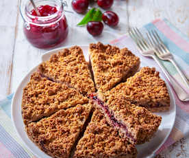 Sbriciolata con farina di grano saraceno e confettura di ciliegie (senza glutine)