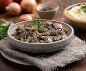 Wątróbka z cebulą i jabłkiem