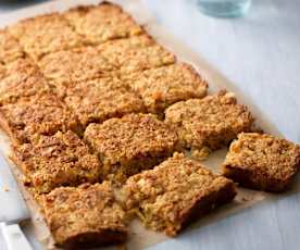 Quadrotti dolci di frutta, verdura e avena