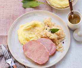 Rippli mit Sauerkraut und Kartoffelpüree