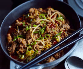 Rindfleisch mit Enoki in feuriger Sauce (肥牛金针菇)