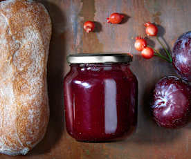 Composta di prugne e rosa canina (a ridotto contenuto di zuccheri)