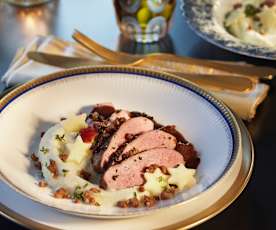 Entenbrust mit Rotwein-Pflaumensauce und Sellerie-Karfiolcreme