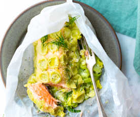 Papillotes de saumon, poireaux et ravioles