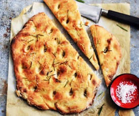 Focaccia au romarin et tomates séchées