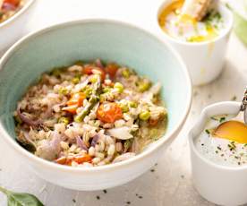 Cevadinha com legumes de primavera e ovos cocote