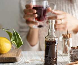 Weihnachtlicher Glühweinsirup