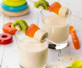 Spiedini di frutta con emulsione allo yogurt e arancia
