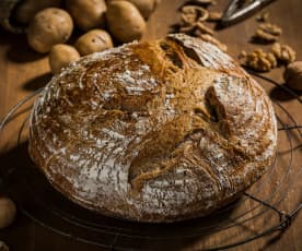 Pão de batata e nozes