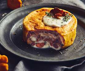 Tortini di crêpes alla zucca con guanciale e finferli