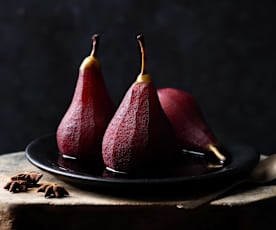 Pomalu vařené hrušky na červeném víně