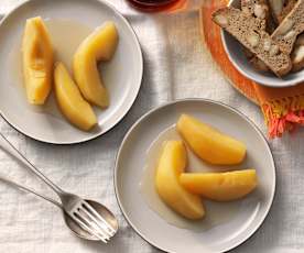 Mele cotogne al cardamomo con biscotti alle mandorle