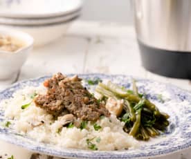 Menú: Pastel de carne Toscano con salsa de champiñones, judías verdes y arroz de coliflor