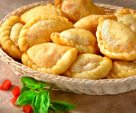 Panzerotti ricotta e salsiccia