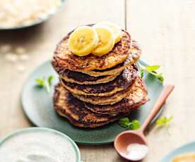 Babyfreundliche Bananen Pancakes mit  Zimt-Joghurt