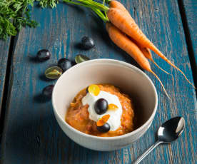Karotten-Trauben-Gewürz-Kompott mit Vanillecreme