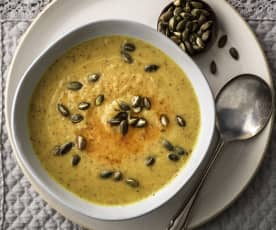 Geröstete Blumenkohlsuppe mit Chili-Knoblauch-Öl