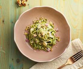 Tagliatelle verdi con stracchino, noci e pancetta