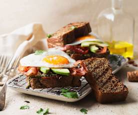 Koolhydraatarm Broodje met Spek en Spiegelei