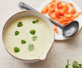 Kohlrabi-Cremesuppe mit Räucherlachs