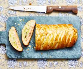 Feuilleté tressé au saumon et poireau