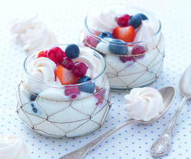 Verrine fruits frais, yaourt et meringue